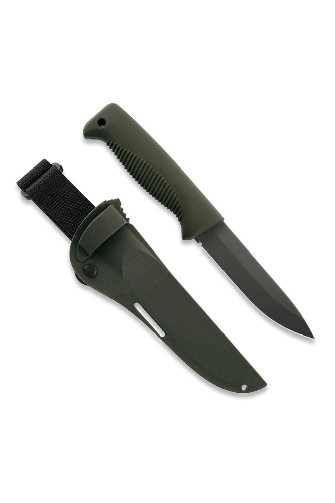 Freisteller des Peltonen M07 Ranger Puukko Messers in der Farbe Grün mit Scheide. Robustes finnisches Outdoor- und Bushcraftmesser für Camping, Trekking und Revier.