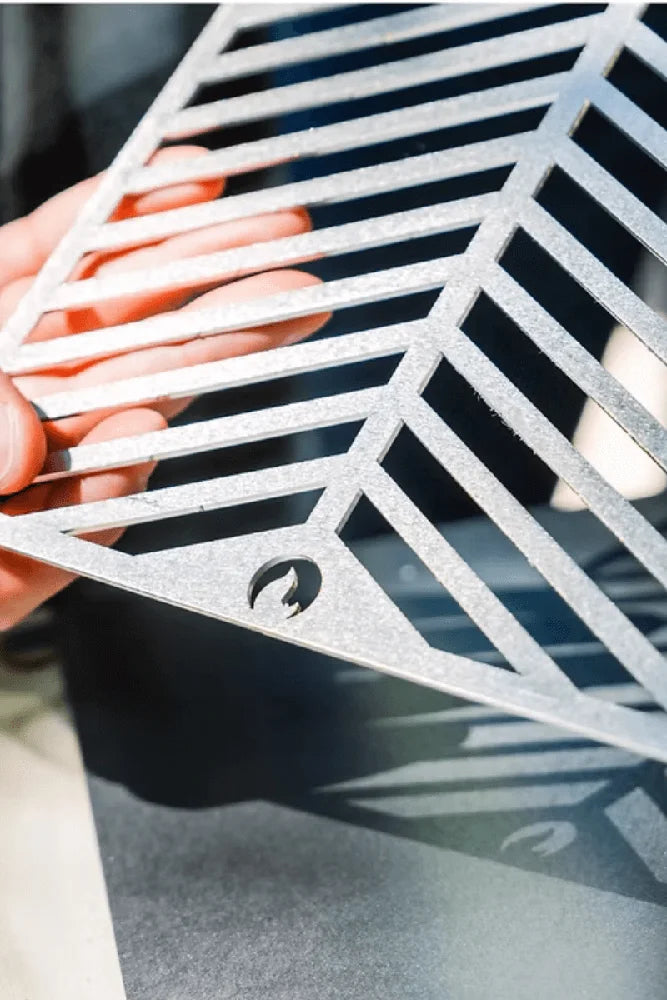 Detailaufnahme des Porsti Original Edelstahl-Grills mit hochwertigem Grillrost – langlebiger BBQ-Grill für Outdoor-Küchen