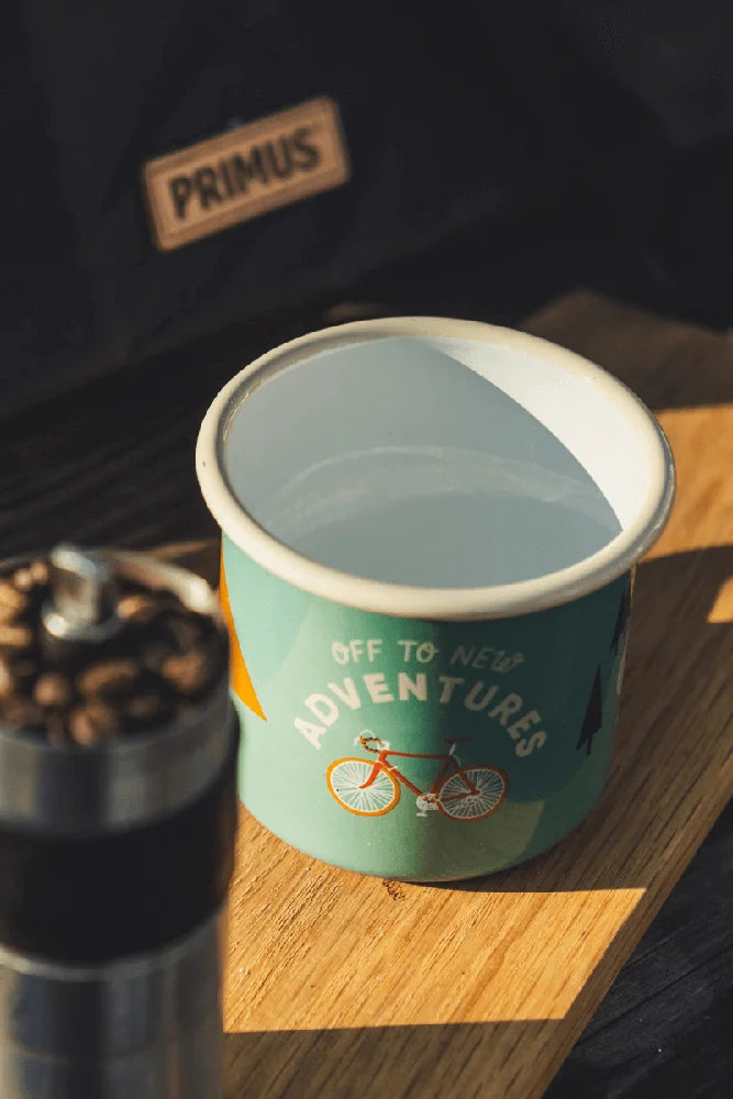 Roadtyping Emaille Tasse Bike im Outdoor Camping Einsatz