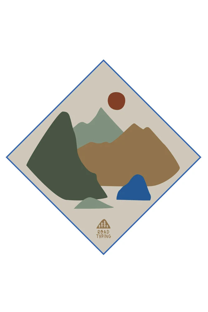 Roadtyping Tuch Tofino – Freistelleraufnahme des multifunktionalen Baumwolltuchs, vielseitig nutzbar als Halstuch, Bandana, Geschirrtuch oder Picknicktuch für Outdoor, Reisen und Vanlife