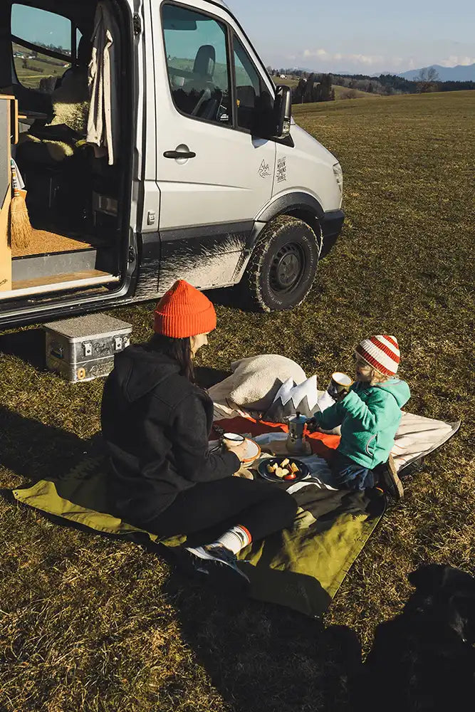 Roadtyping wetterfeste robuste Campingdecke als Outdoor Kinder Spieldecke beim Camping und Picknick