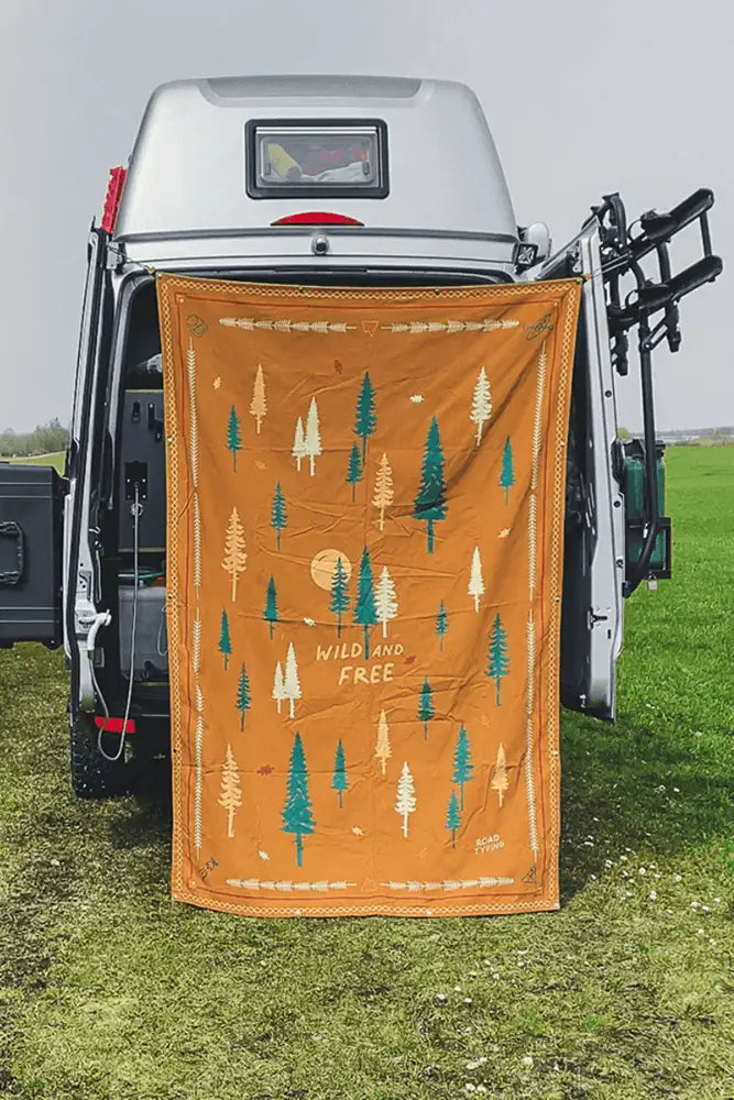 Roadtyping wetterfeste Campingdecke als Sichtschutz am Van Wohnmobil Bulli im Outdoor Einsatz