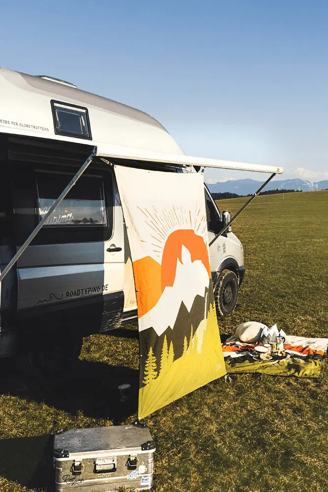 Roadtyping wetterfeste Campingdecke im Vanlife am Bulli T5 Wohnmobil als Wetterschutz und Unterlage