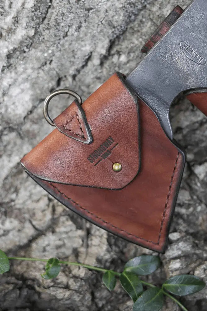 Strongway Tomahawk Axt mit Lederschild vielseitige Outdoor Axt mit Schutzhuelle