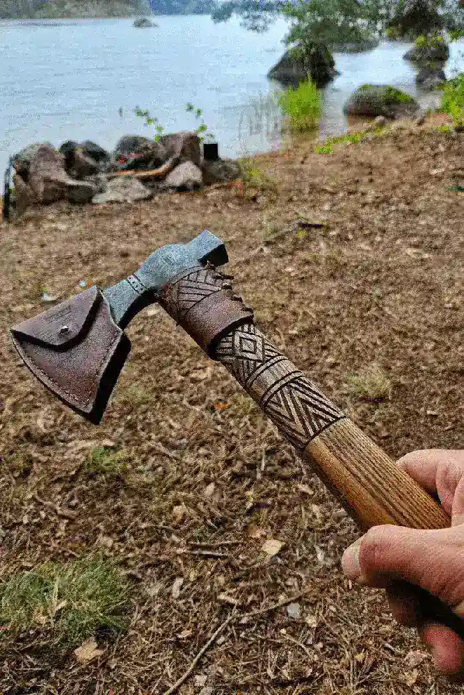 Strongway Tools Tomahawk Axt robuste Axt fuer Holzarbeiten und Camp Aktivitaeten