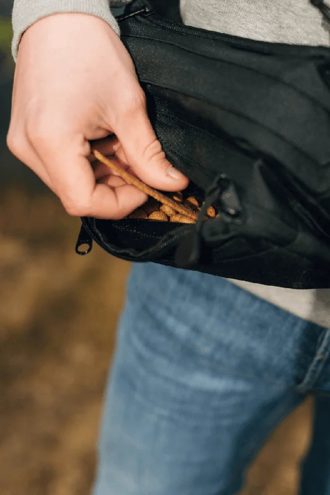 Tambe Gassitasche Tambe Bag Innenfach Detail mit Aufteilung fuer Hunde Zubehoer