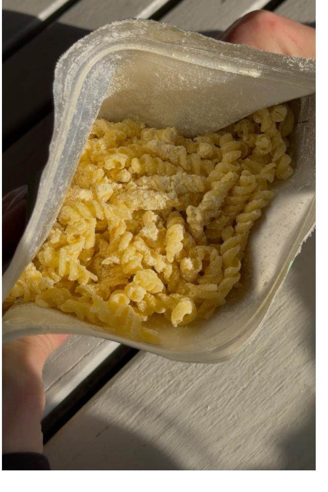 Vegetarische Outdoor-Nahrung Pasta mit Käsesauce von Food Force 150 g für Trekking, Camping und Notvorrat