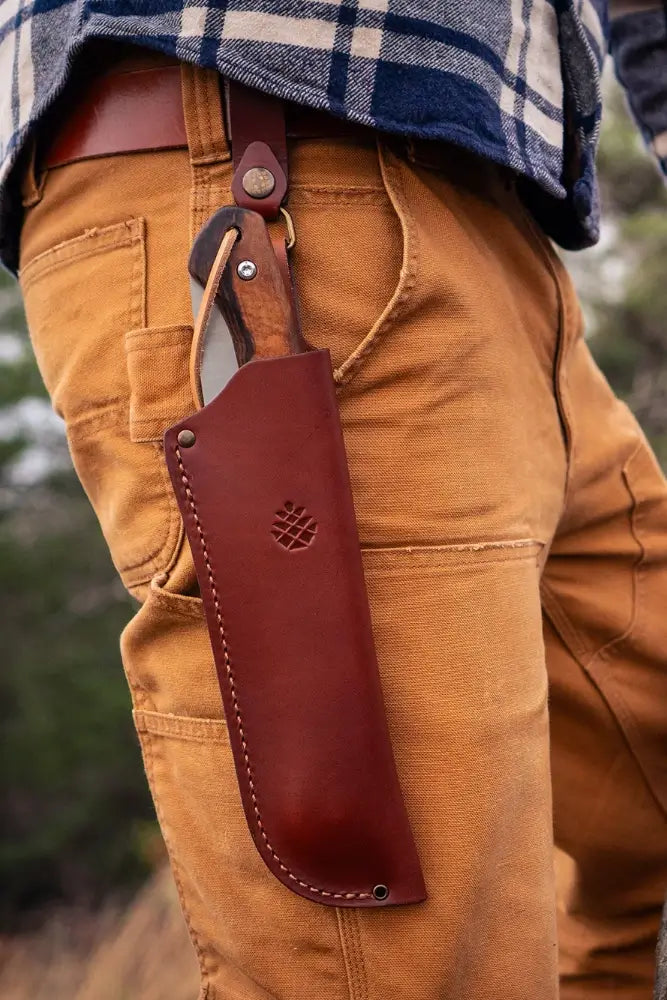 Detailaufnahme der Woxna Alfta Lederscheide 180 mm mit robuster Naht und hochwertigem Leder